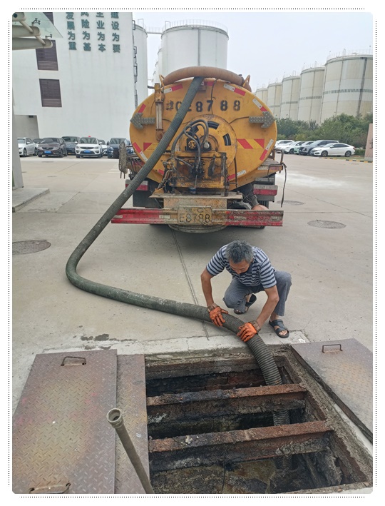 枫木镇隔油池清掏